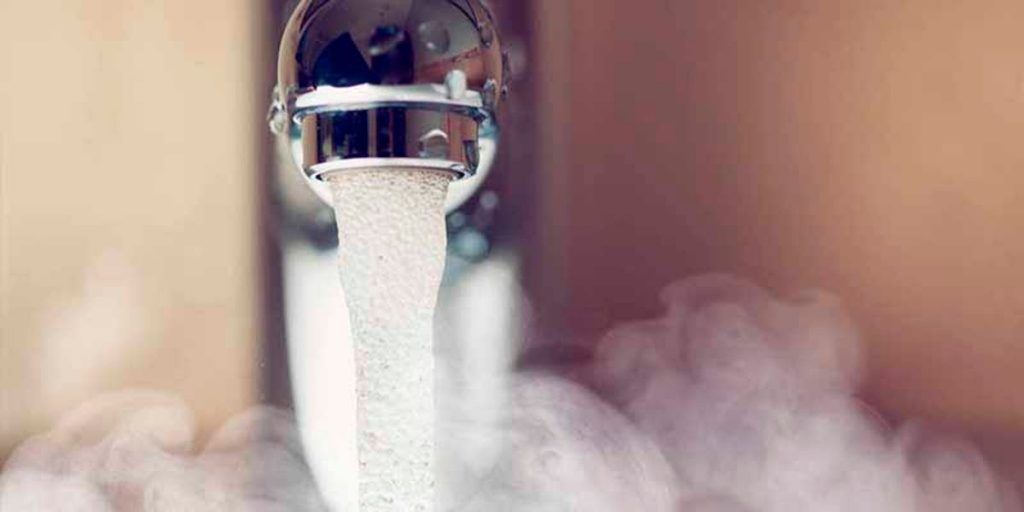 agua caliente en los grifos con el calentador de gas